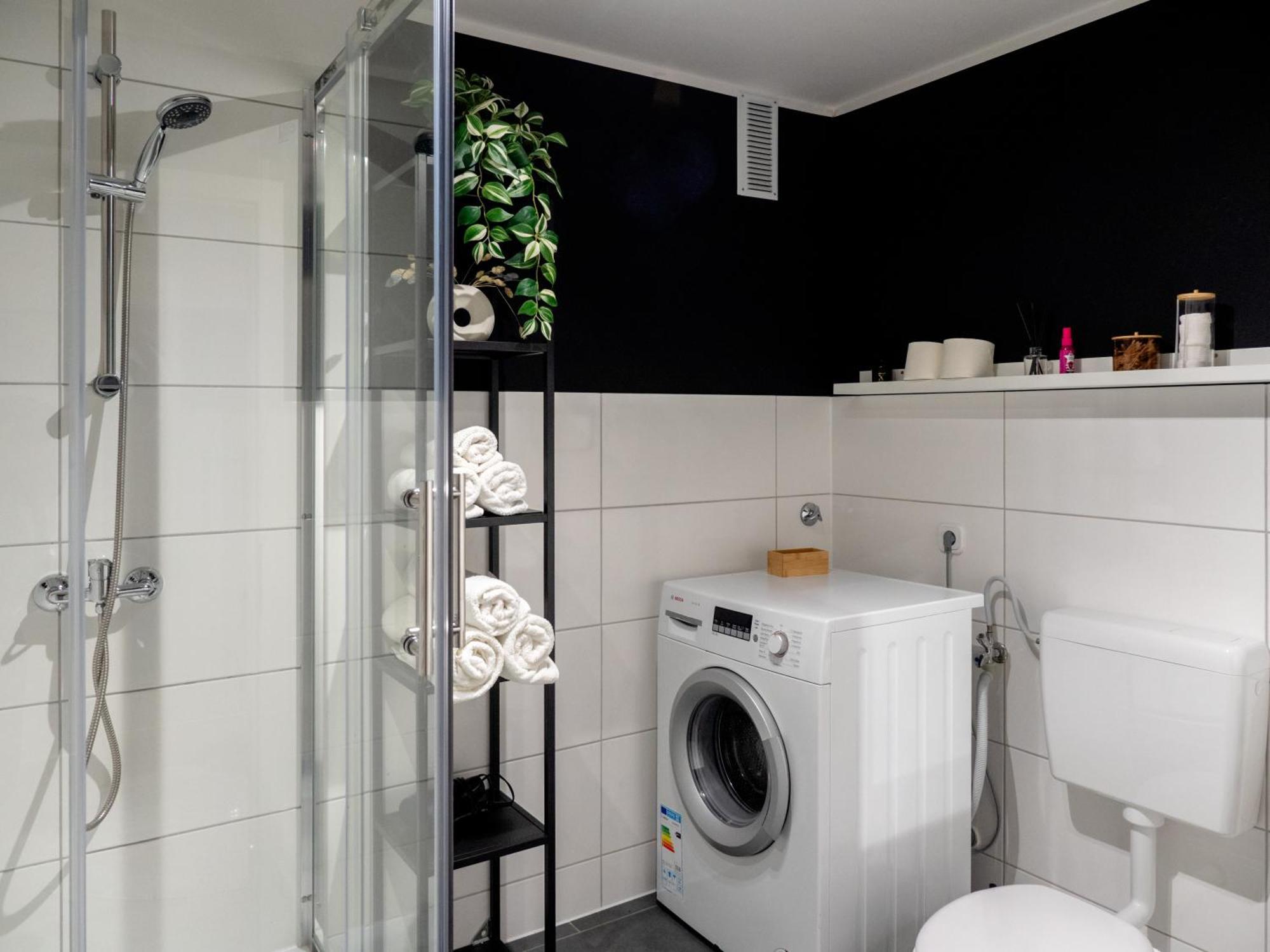 Queens Peak Apartments Кельн Екстер'єр фото